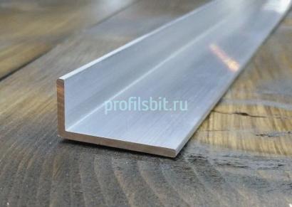 Алюминиевый уголок 15х30 мм разнополочный ПБ30х15 сырой 2,7м