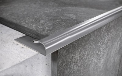 Профиль С-образный из нержавеющей стали 8 мм FR 8 M Сталь сатинированная 2,7 м