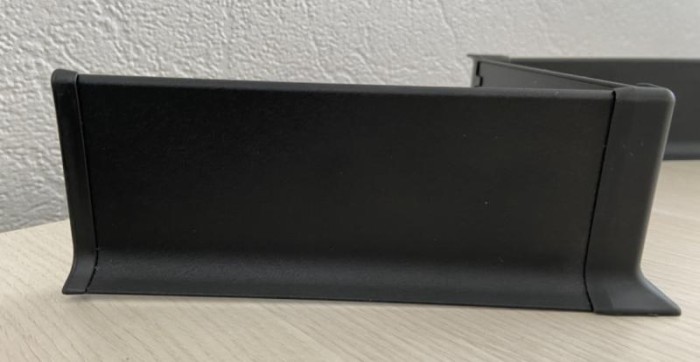 Алюминиевый плинтус напольный 40 мм ПТ-40 черный муар 3м