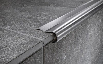 Угловой порог стальной 40х15 мм FCR 15 M сатинированная сталь 2,7 м