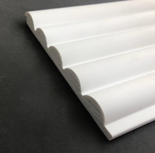 Декоративная панель 120х12 мм Hiwood LV135 NP белая 2,7 м