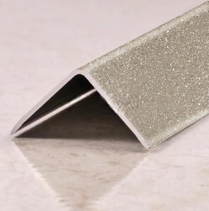 Алюминиевый уголок отделочный 30х30 мм ПН-30х30-37 серый муар 2.7 м