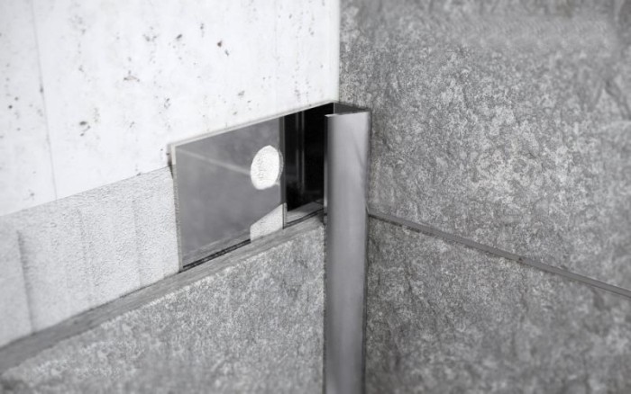 Внутренний угол для плитки из нержавеющей стали 8 мм Fi 8 P Сталь полированная 2,7 м