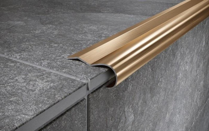 Угловой порог стальной 40х8 мм FCR 8 GM золото сатинированное 2,7 м