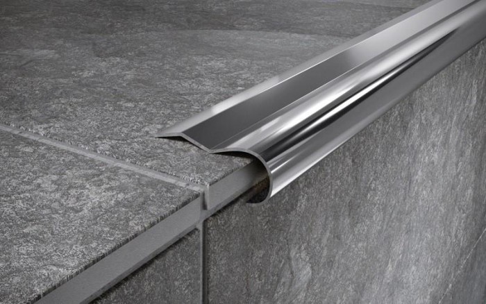 Угловой порог стальной 40х8 мм FCR 8 P полированная сталь 2,7 м