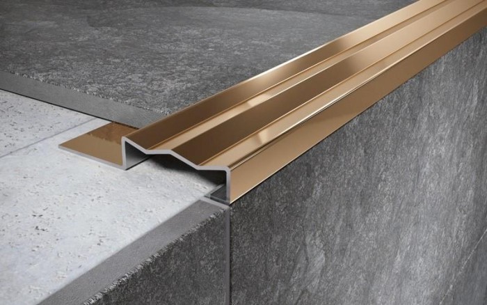 Угловой порог стальной закладной 35х10 мм FCGF 10 GP золото полированное 2,7 м