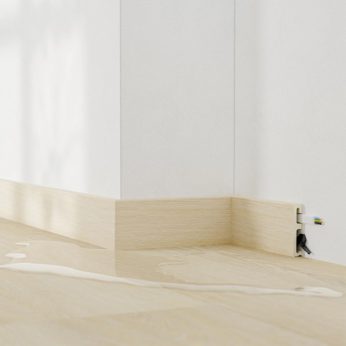 Напольный плинтус 80х16 мм SALAG ALPHA Unique Oak AP8136 ПВХ уникальный дуб 2.4 м