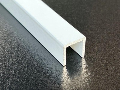 П-образный алюминиевый профиль 10х10 мм П-10х10-35 белый муар 2.7 м