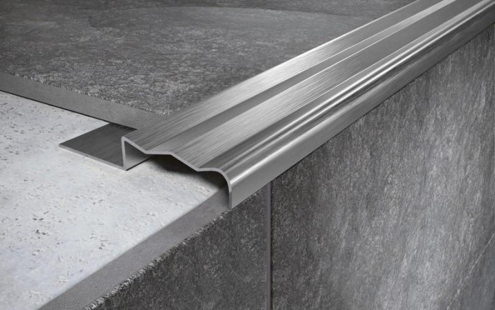 Угловой порог стальной закладной 35х10 мм FCGR 10 M сатинированная сталь 2,7 м