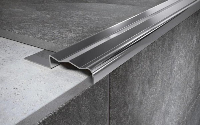 Угловой порог стальной закладной 35х10 мм FCGR 10 P полированная сталь 2,7 м