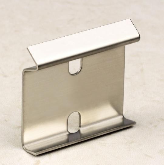 Крепление для плинтуса H60 Серебро глянец