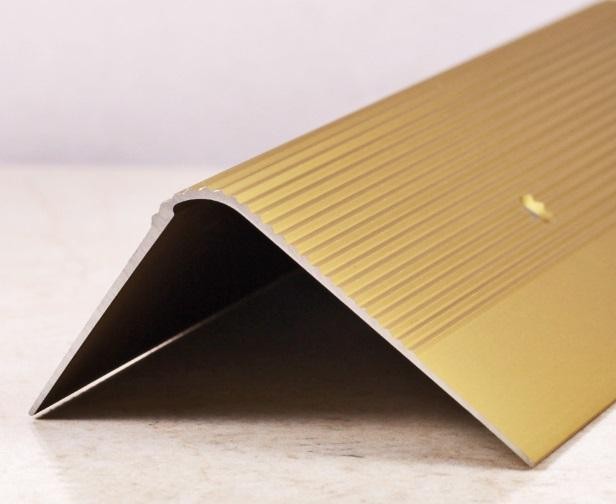 Угловой порог алюминиевый рифлёный 60х43 мм ПО-60х40 Золото матовое 2,7 м
