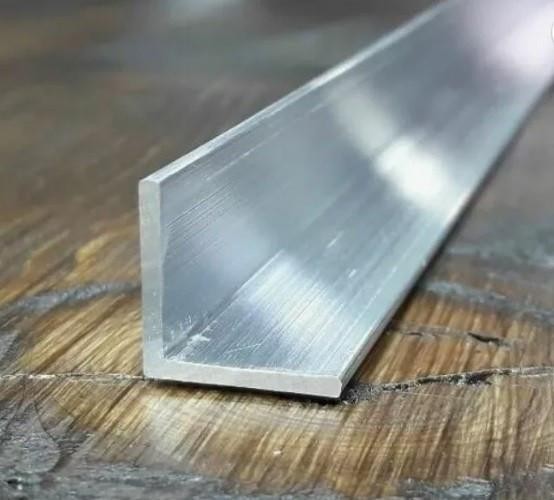 Алюминиевый уголок 15х15 мм ПБ15х15 алюминий натуральный 3 м