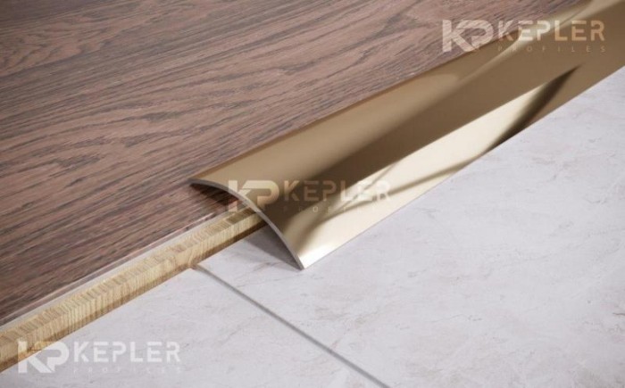 Одноуровневый порог стальной 40 мм FAR 4 GP золото полированное 2,7 м