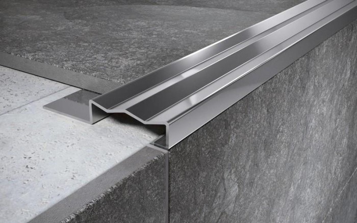 Угловой порог стальной закладной 35х12 мм FCGF 12 P полированная сталь 2,7 м