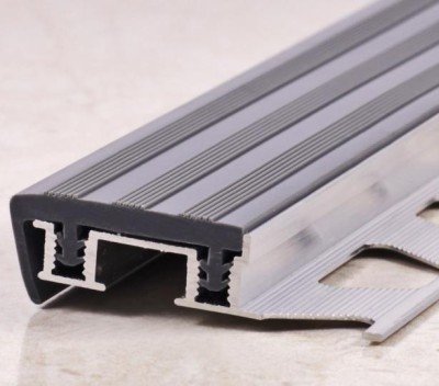 Порог противоскользящий закладной 32х10 мм Р-32 Чёрный 2,5 м