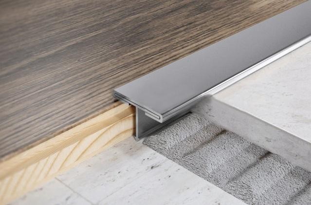 T-образный профиль нержавеющая сталь с алюминиевой вставкой 15 мм FTA 15 P Сталь полированная 2,7 м