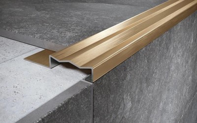 Угловой порог стальной закладной 35х15 мм FCGF 15 GM золото сатинированное 2,7 м