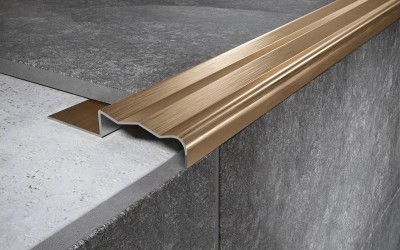 Угловой порог стальной закладной 35х15 мм FCGR 15 GM золото сатинированное 2,7 м