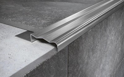 Угловой порог стальной закладной 35х15 мм FCGR 15 M сатинированная сталь 2,7 м