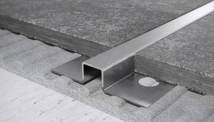 Профиль П-образный нержавеющая сталь FUM 12х15 M Сталь сатинированная 2,7 м