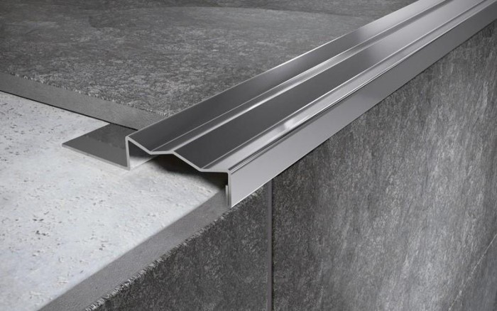 Угловой порог стальной закладной 35х8 мм FCG 8 P полированная сталь 2,7 м