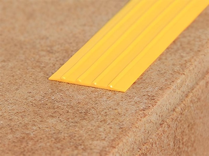 Резиновая лента 29 мм противоскользящая Евроступень Н-29 желтая 9 м бухта