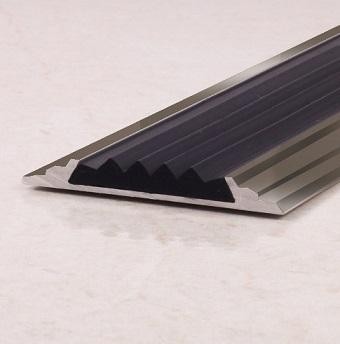 Алюминиевый порог противоскользящий плоский 46х5 мм ПО-46 Бронза глянец 2,7 м