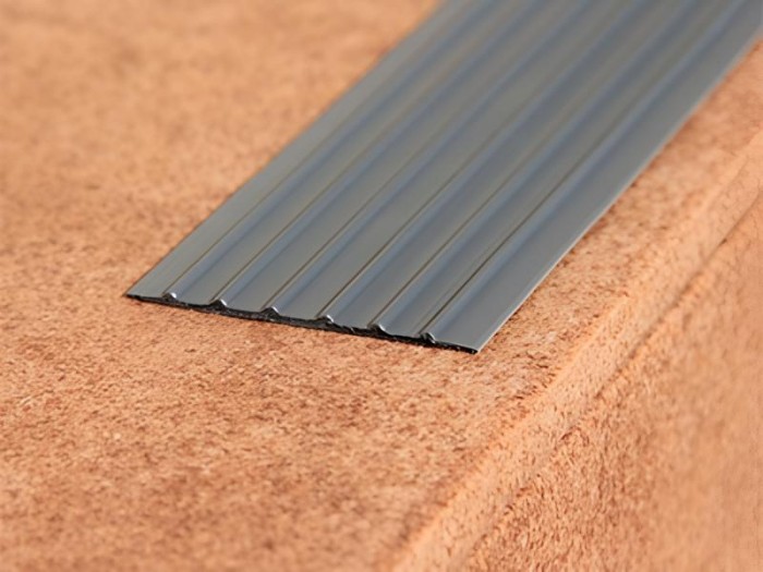 Резиновая лента 47 мм противоскользящая Евроступень Н-47 серая 9 м бухта