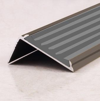 Алюминиевый порог угловой противоскользящий 42х19 мм  ПО-38х23-ПР-30 Серый-Бронза матовая 2,7 м