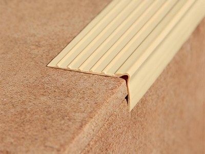 Угловой резиновый порог 20х40 мм Евроступень У-40 бежевый 12 м бухта