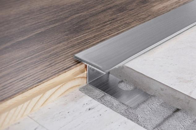 T-образный профиль с фиксацией под покрытие нержавеющая сталь 15 мм FTZ 15 M Сталь сатинированная 2,7 м