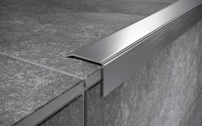 Угловой порог стальной 25x10 мм FC 10 M сатинированная сталь 2,7 м