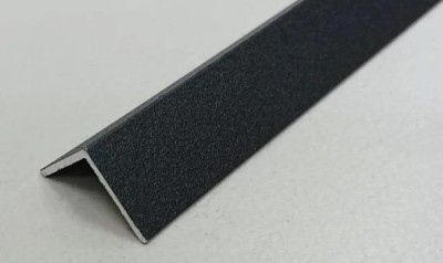 Алюминиевый уголок 25х25 мм ПБ25х25 черный муар 3 м