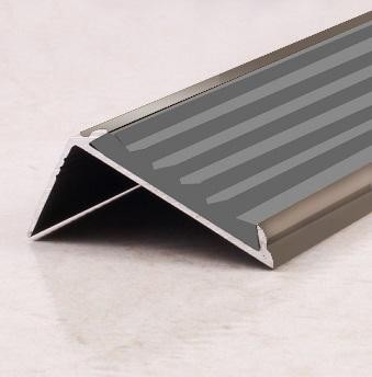 Алюминиевый порог угловой противоскользящий 42х19 мм  ПО-38х23-ПР-30 Серый-Бронза глянец 2,7 м