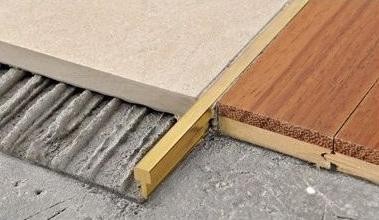 Латунная вставка-разделитель Yakamoz ЛТ-5 латунь полированная 2,7 м