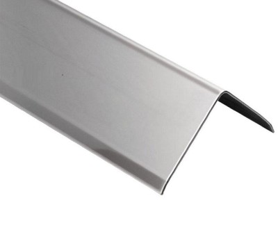 Равнополочный уголок стальной ПБ 15х15 со скосом шлифованный 3 м AISI 304