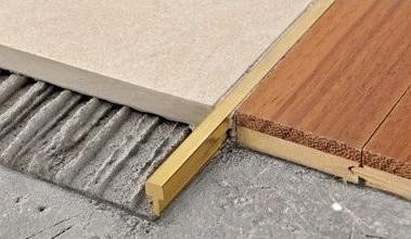 Латунная вставка-разделитель Yakamoz ЛТ-5 латунь натуральная 2,7 м