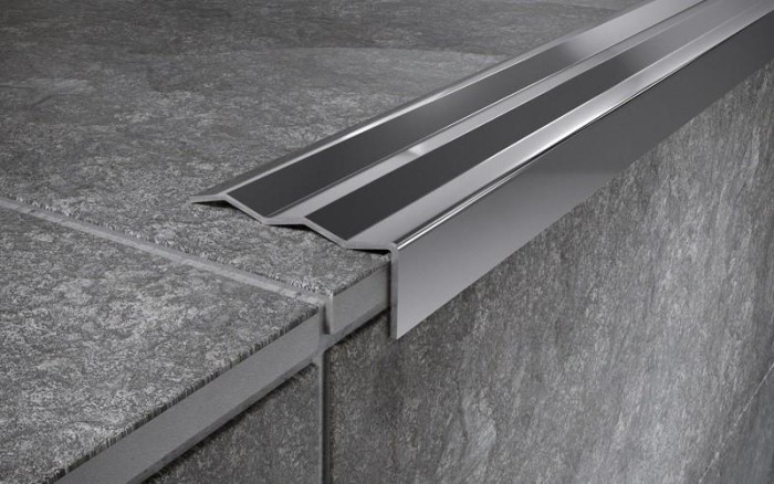 Угловой порог стальной 40х10 мм FCA 10 P полированная сталь 2,7 м