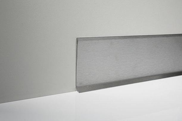 Напольный плинтус алюминиевый Евротрим L-100 2155 100 мм Матовое серебро 2,95 м