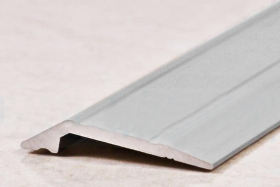 Разноуровневый порог из алюминия с насечками 32х10 мм ПО-32х10 Серебро матовое 2,7 м