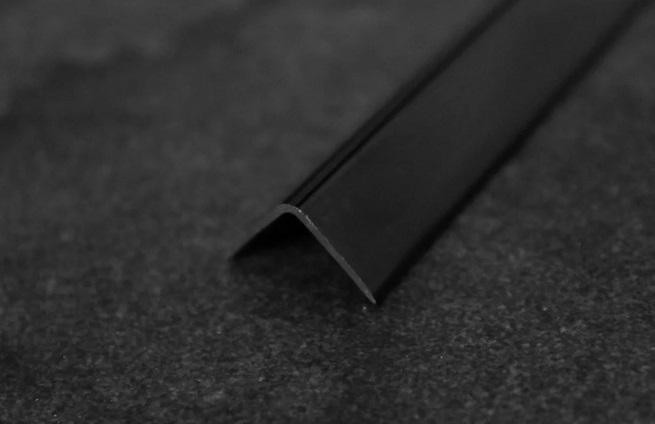 Алюминиевый уголок отделочный 40х40 ПН-40х40 Черный матовый 2,7 м