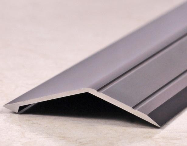 Разноуровневый порог из алюминия с насечками 45х15 мм ПО-45х15 Серебро матовое 2,7 м