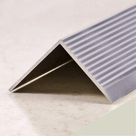 Алюминиевый угловой порог с рифлением 30х30 мм ПО-30х30 Бронза светлая глянец 2,7 м