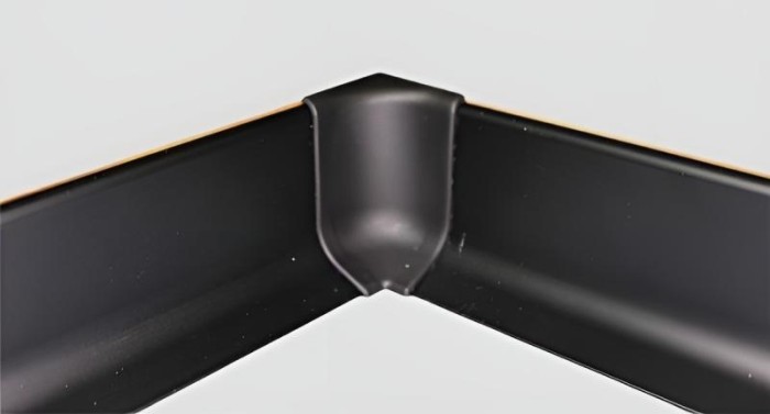 Комплект уголков внутренних (2 шт.) для алюминиевого напольного плинтуса Effector Q63 ПВХ черный