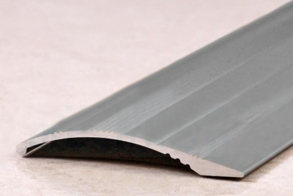 Алюминиевый порог рифлёный разноуровневый 39х6 мм ПО-39х6 Серебро матовое 2,7 м