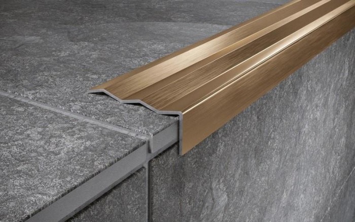 Угловой порог стальной 40х15 мм FCA 15 GM золото сатинированное 2,7 м