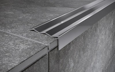 Угловой порог стальной 40х15 мм FCA 15 P полированная сталь 2,7 м